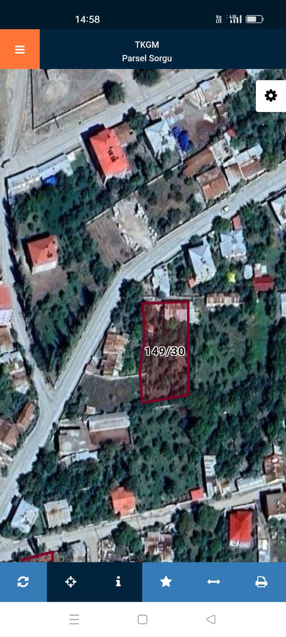 Narin Kale caddesi’nde satılık 1450 metrekare bahçeli ev